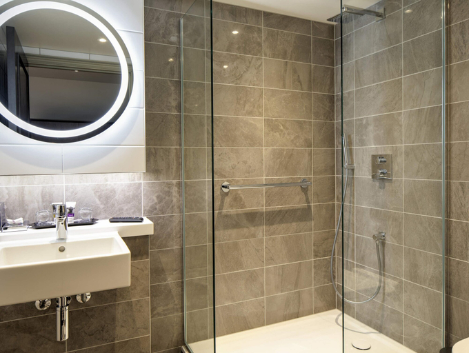 Bathroom 4, Mercure Oxford Eastgate Hotel, Oxfordshire