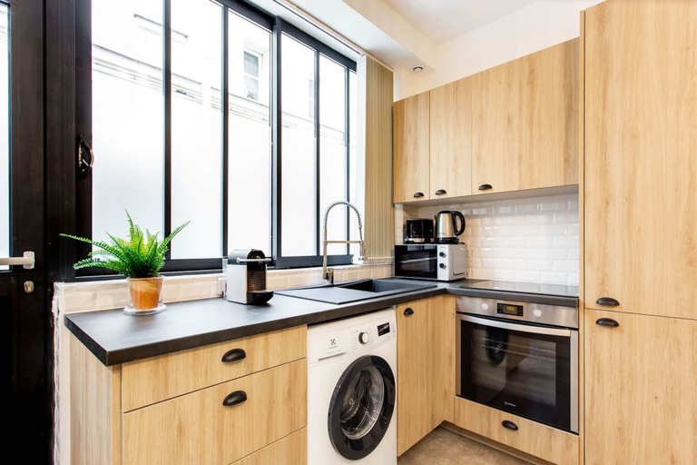 Private kitchen 3, Amazing Apartment - 1BR 4P - Bastille, Paris