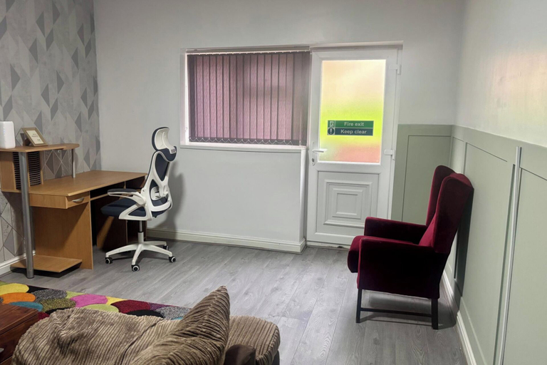 Interior 5, 1 Room Ensuite Flat - Sleeps 2 With Sky Full Fibre, Sandwell