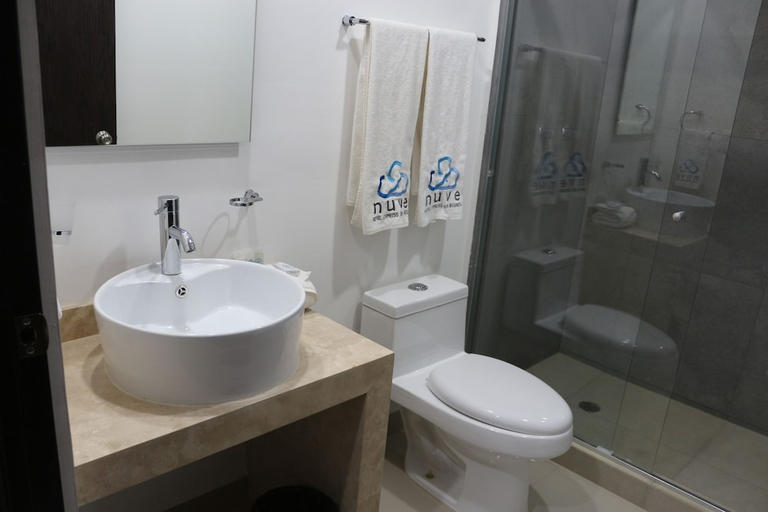 Bathroom 3, Hotel Nuve, Torreón
