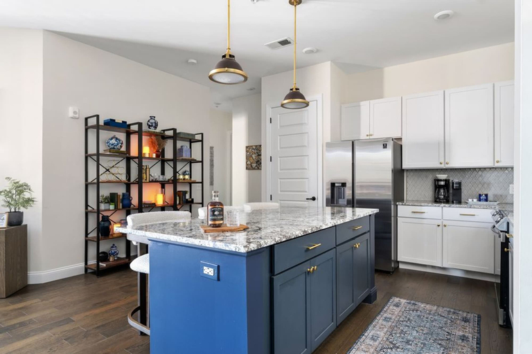 Room 3, Premium 2BR at Luxe23, Franklin