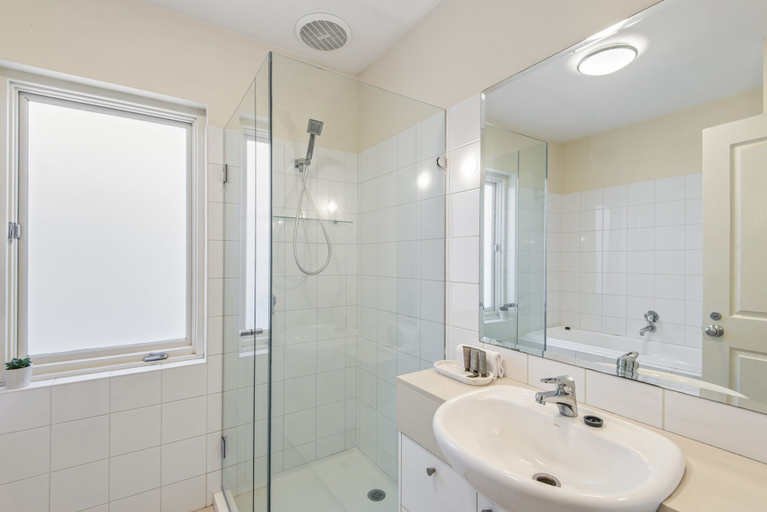 Bathroom 5, Gorgeous 2-bed Victorian Home in Artsy, Melbourne
