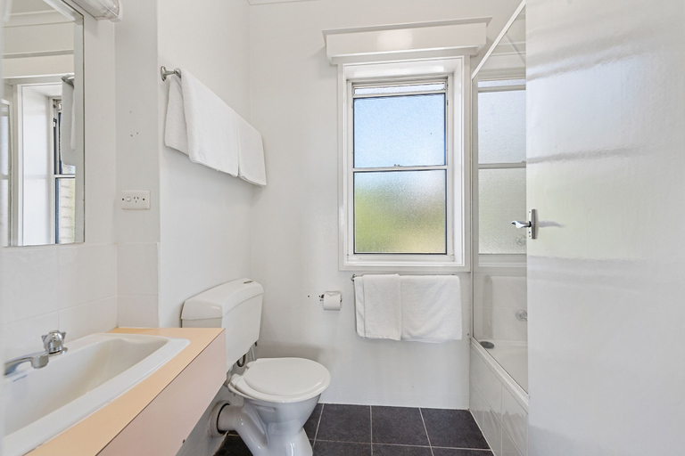 Bathroom 4, Coach House Launceston, Launceston - Pt B