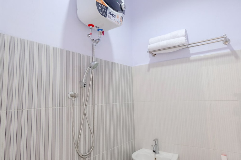 Bathroom 3, Capital O 1176 J3 Residence Syariah, Jember