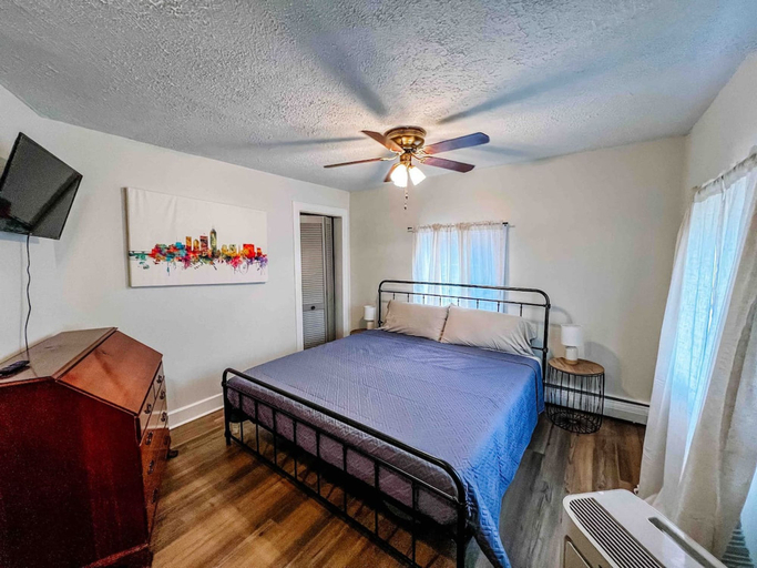 Room 4, 3 bd 10 min to Dwtwn Washer-dryer, Indianapolis