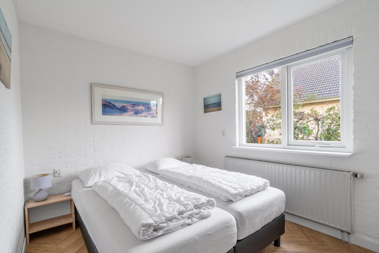 Room 4, Modernly Furnished Holiday Home for 6 People, Texel
