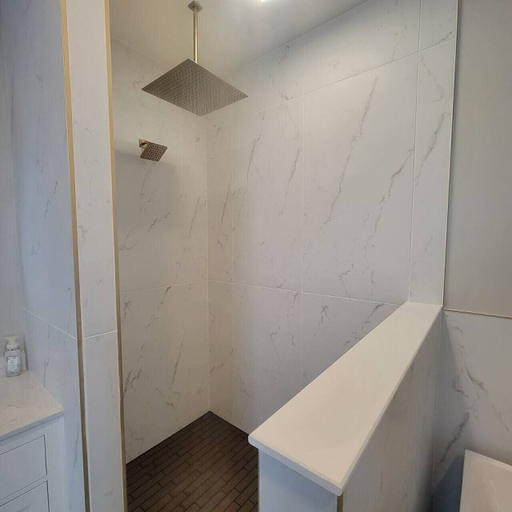 Room 3, Luxury Downtown Indy Spa Bath Coffee Bars, Indianapolis