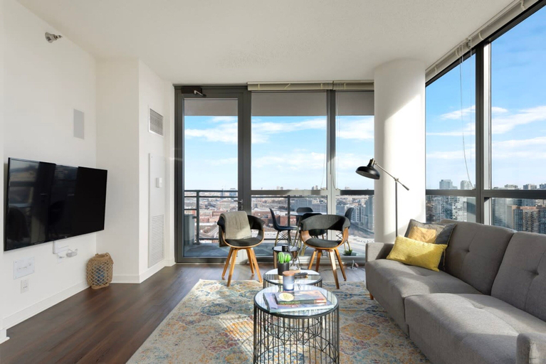 Room 3, West Loop Luxe 2BR Balcony Skyline Views, Cook