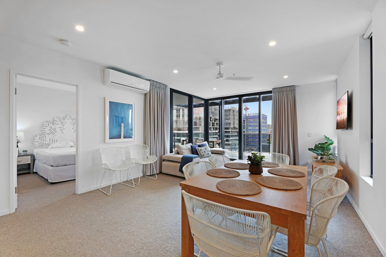 Living room 3, Luxe Beachfront 2-bed With Gym, Pool & Views, Gold Coast