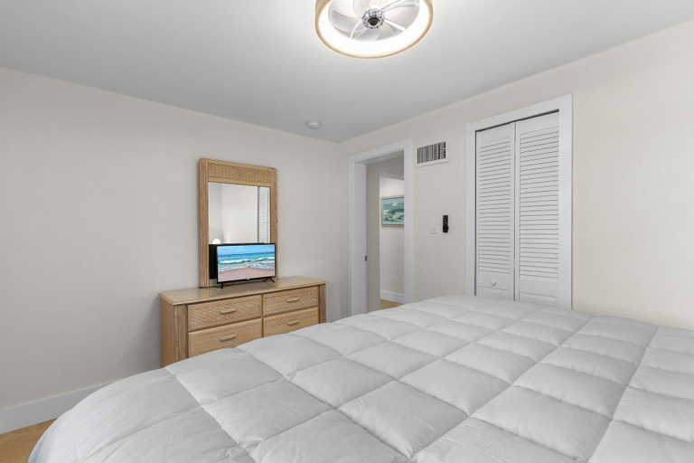 Room 1, Villa Bleu 1, Volusia