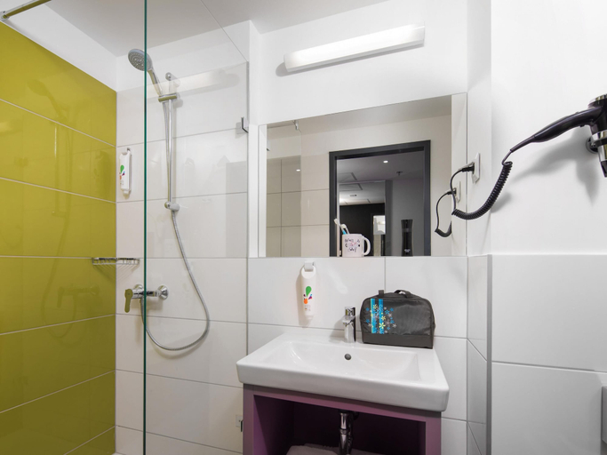 Bathroom 5, ibis Styles Budapest Airport, Gyál