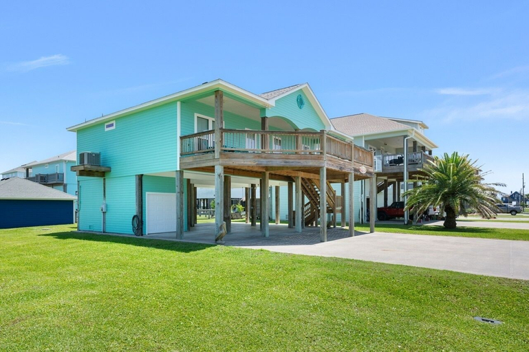 Exterior 2, Pelican Post 3 Bedroom Home, Galveston