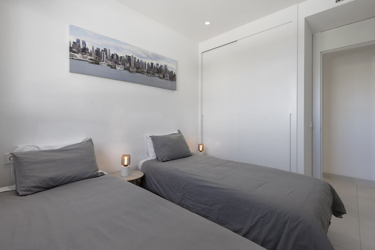 Room 5, Stylish Apartment With Large Terrace in Higueron, Málaga