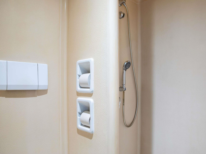 Bathroom 5, ibis budget Sucy en Brie, Val-de-Marne