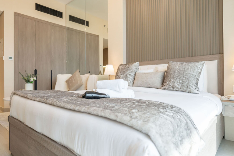 Room 5, Heart Captivating Studio in Laya Heights, Dubai