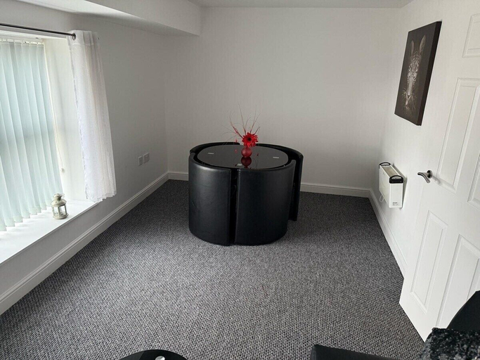 Exterior 4, Sea Breeze 1-bed Retreat With Parking, Swansea