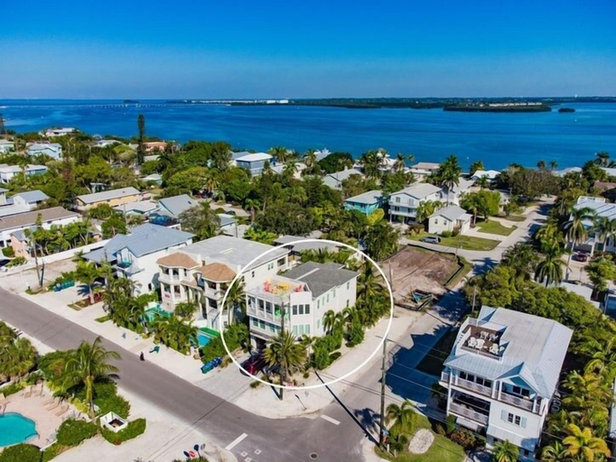 Exterior & Views 2, Sunset Surf 2201 Ave C 6 Bedroom Home by RedAwning, Manatee