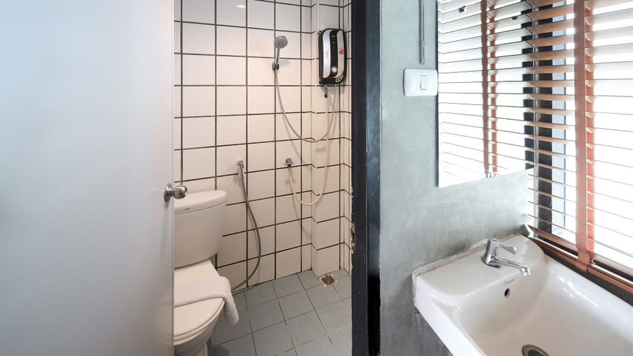 Bathroom 5, B2 Lanna Boutique & Budget Hotel, Muang Chiang Mai