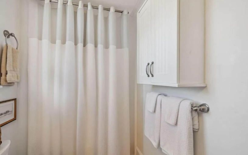 Bathroom 4, Beachwood Villas, Walton