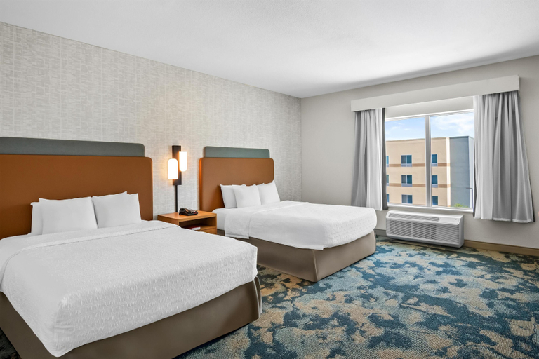 Bedroom 3, Hampton Inn & Suites Waxahachie, Ellis