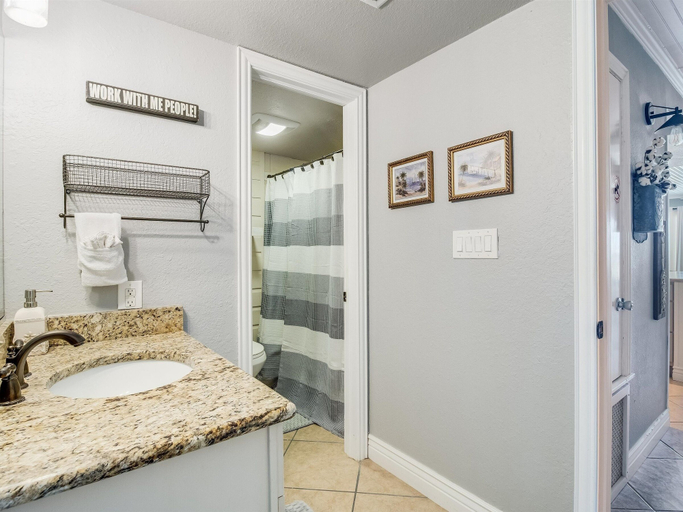 Bathroom 3, Kontiki Bayfront 103 2 Bedroom Condo, Aransas