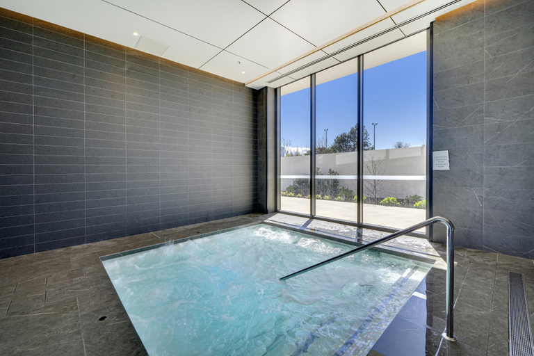 Sport & Beauty 2, Modern 1-Bed Apartment With Parking, Pool and Gym, Canberra