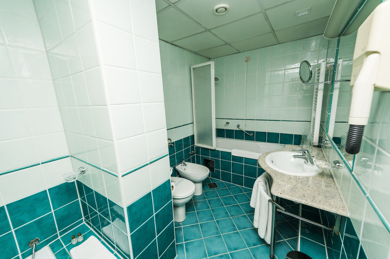 Bathroom 3, Hotel Holiday, Sarajevo