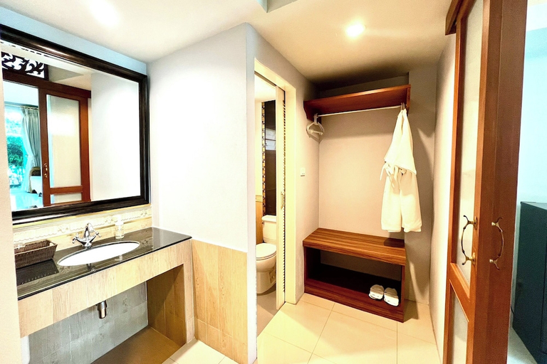 Bathroom 5, Phu Hun Sa Boutique Hotel, Muang Nan