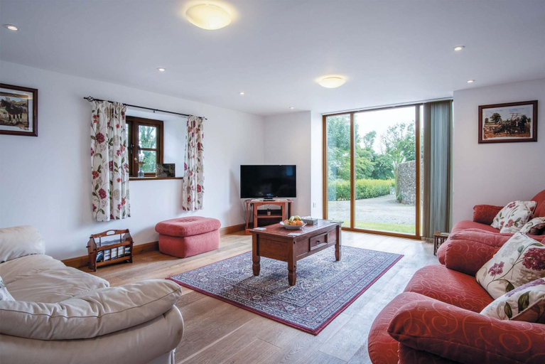 Room 5, The Stables - 3 Bedroom Cottage - Beavers Hill, Pembrokeshire