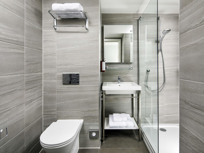 Bathroom 4, Mercure Newport, Newport