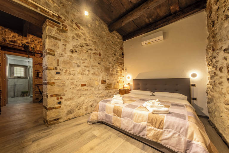 Room 2, Casicarillo 800, Avellino