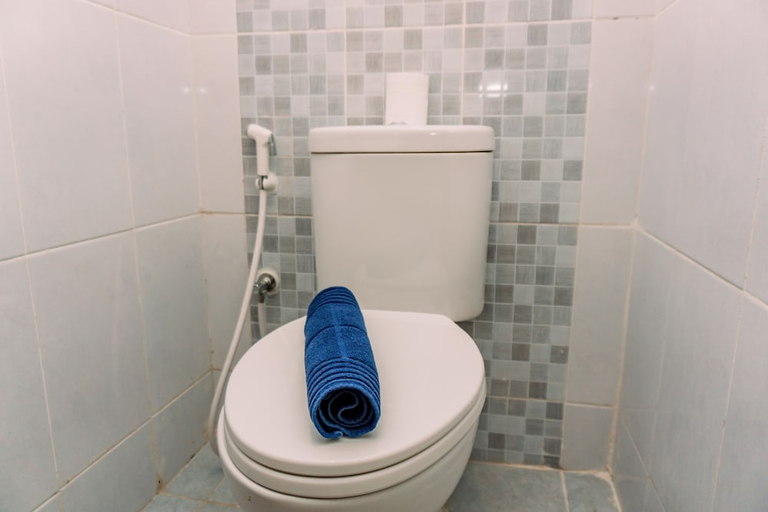 Bathroom 4, Nice And Comfort Studio Apartment At Tokyo Riverside Pik 2, Jakarta Utara