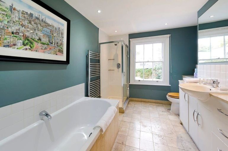 Bathroom 4, Fulham 4-bed House & Garden Near Tube, London