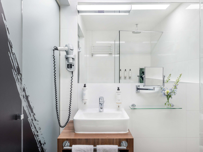 Bathroom 4, Nemzeti Hotel Budapest - MGallery Collection, Budapesti