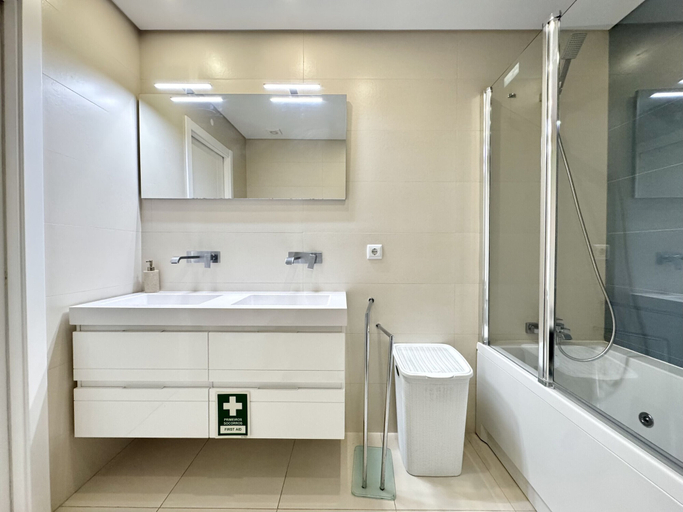 Bathroom 3, Faro Prestige by Homing, Faro