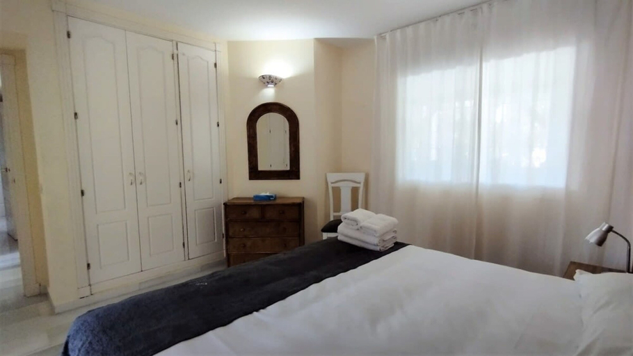 Room 2, Standard 2 Bedroom Apartment F-3, Málaga
