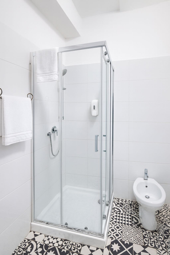 Bathroom 5, Hotel Aurelia Milano Centrale, Milano