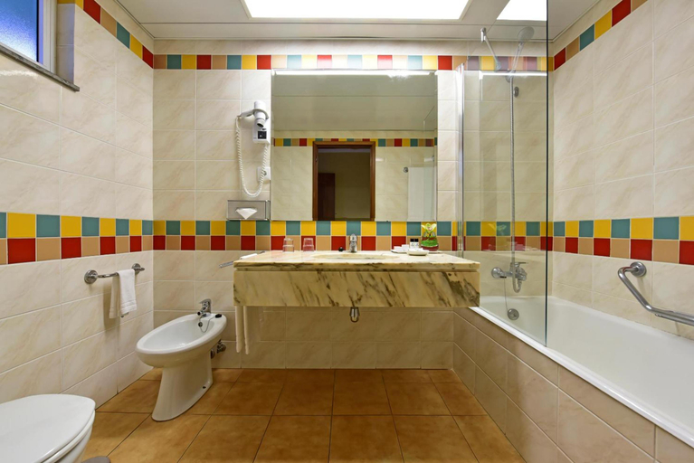 Bathroom 4, PESTANA OCEAN BAY ALL INCLUSIVE, Funchal