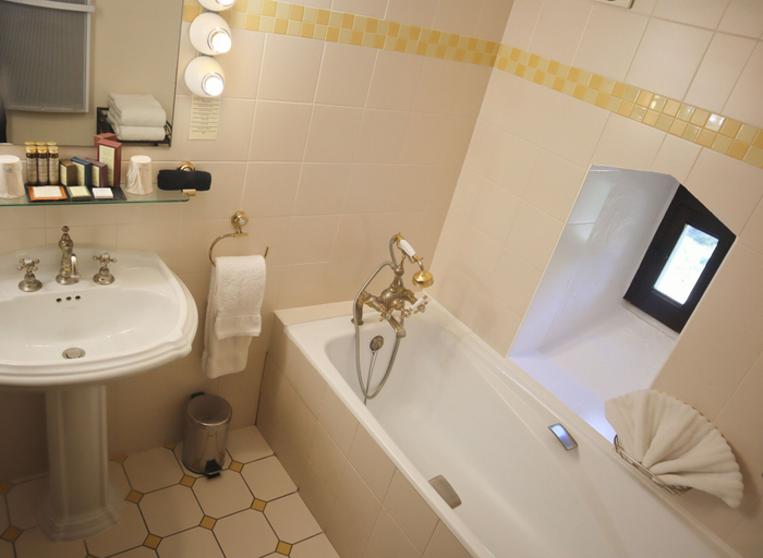 Bathroom 5, Château de la Caze, Lozère