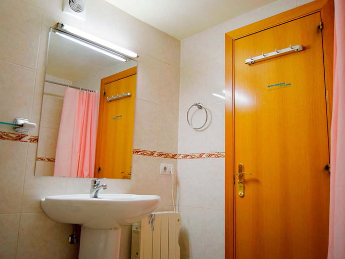 Bathroom 4, Apartamentos Pantebre 3000, Pyrénées-Orientales