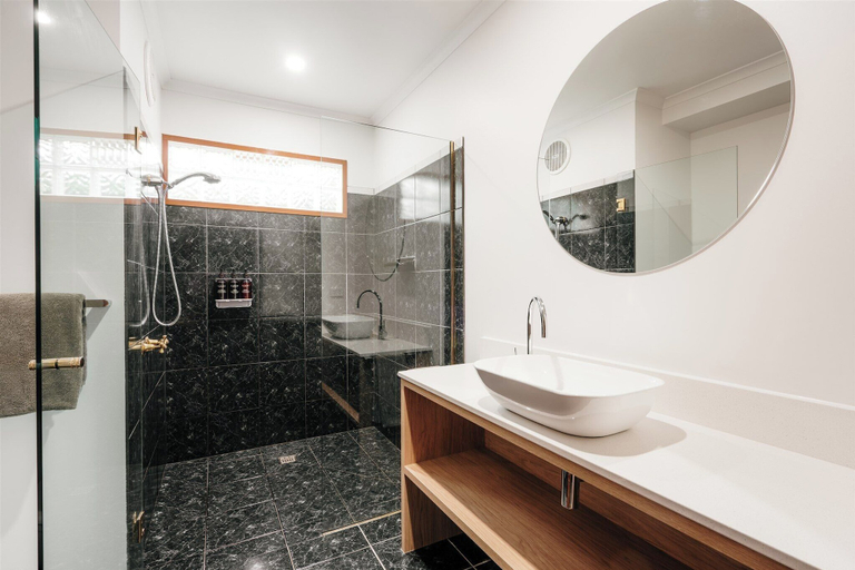 Bathroom 4, Hideaway on George, Launceston - Pt B