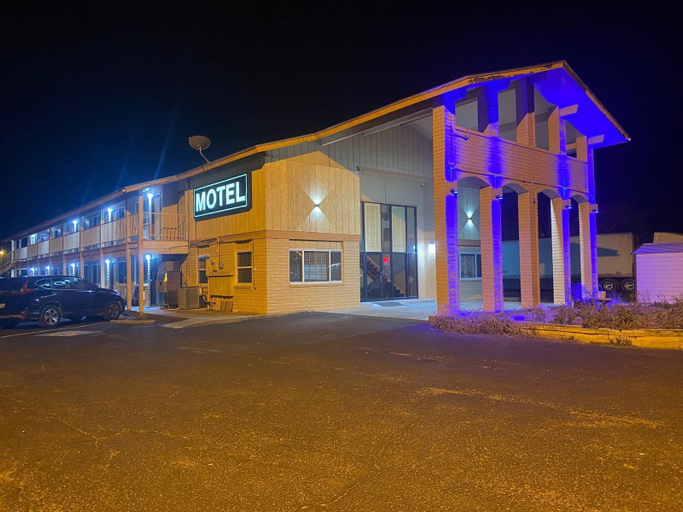 Exterior 4, Antler's Inn Motel, Brooks