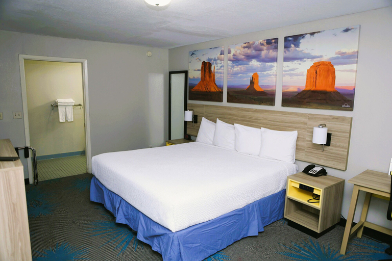 Bedroom 3, Days Inn by Wyndham East Albuquerque, Bernalillo