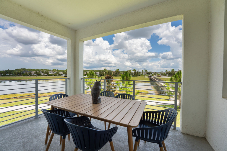 Room 4, Spacious 2BR Mickey Bedroom Lake View, Osceola