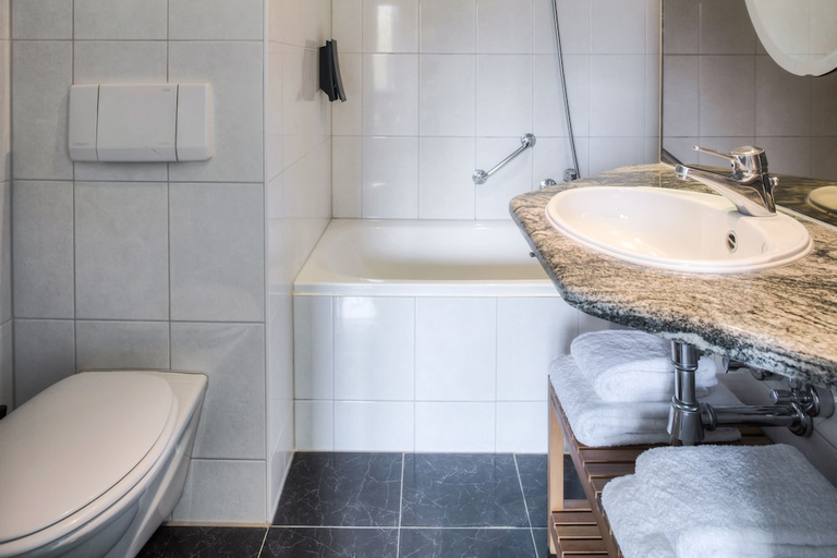 Bathroom 3, Kasteel Doenrade, Schinnen