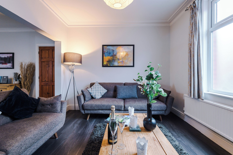 Living area 3, 80 West Street, Cheshire West and Chester