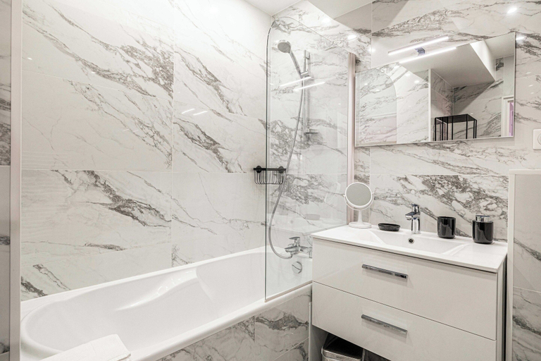 Bathroom 3, Cozy apt in the Heart of Cannes- Croisette/beaches, Alpes-Maritimes