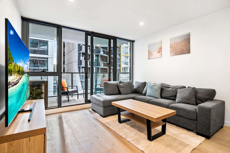 Living area 2, Bright 2-bed Flat With Cityside Charm, Melbourne