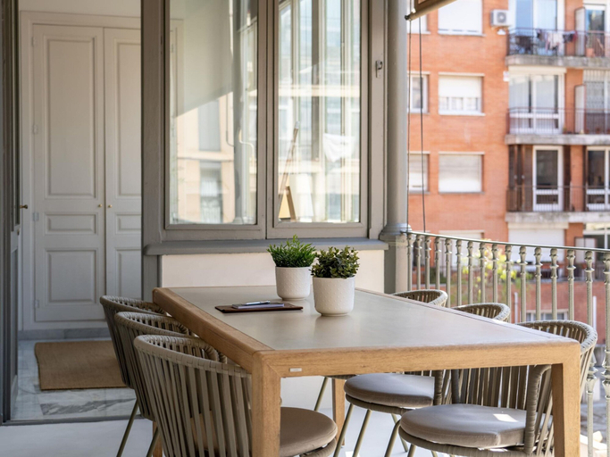 Room 2, Esplendido Apto de 3 Habitaciones con Terraza, Barcelona