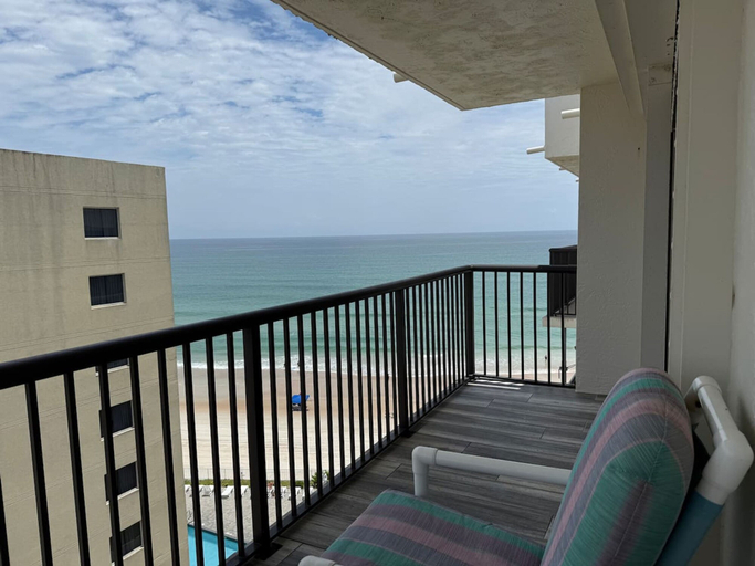 Room 4, King bed Oceanview Daytonabeach, Volusia